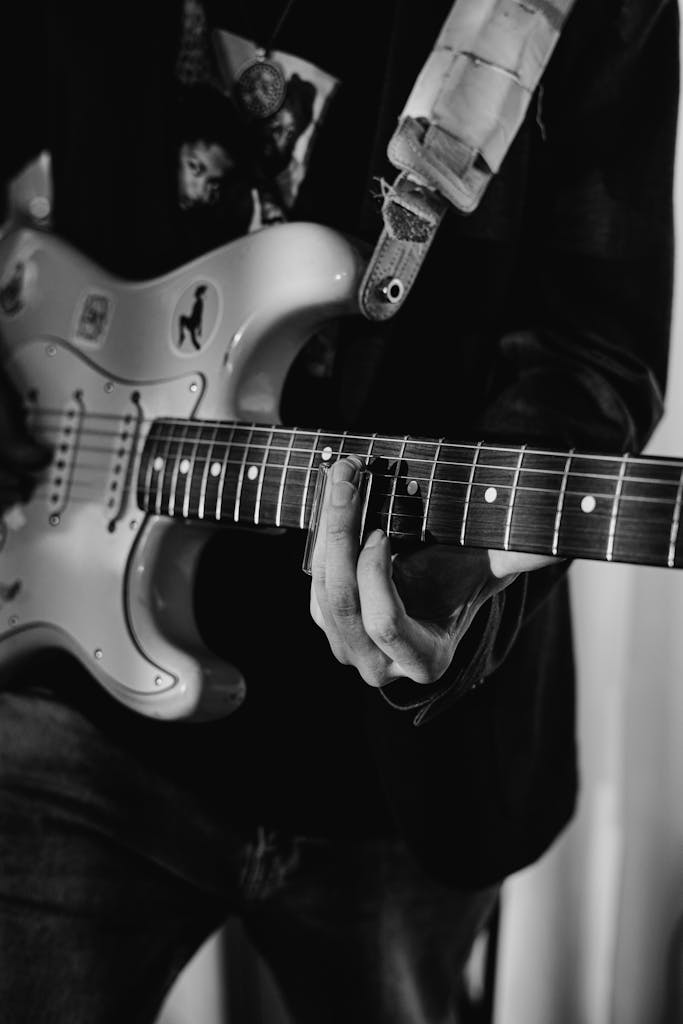 Explorando a Arte do Slide na Guitarra: Técnica, História e Guitarristas Famosos